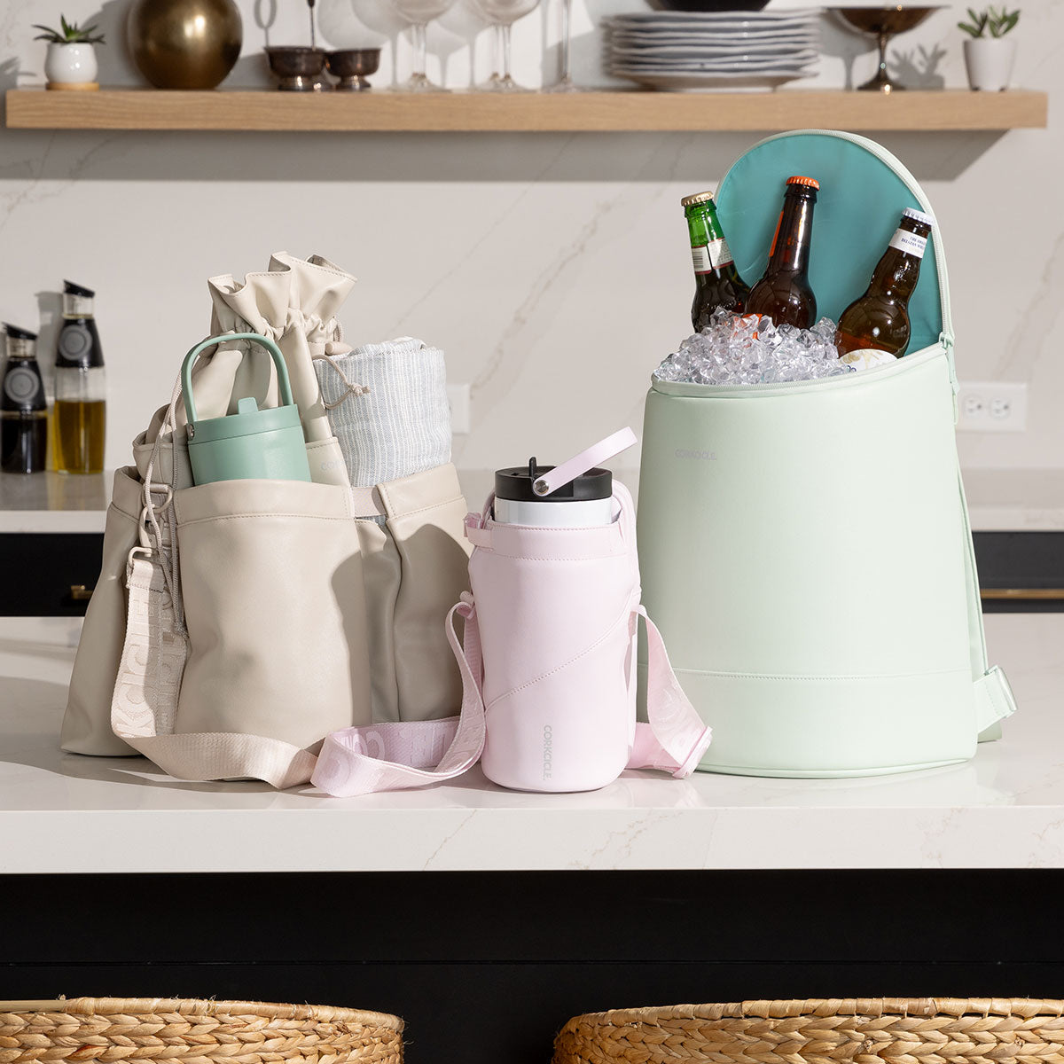 beverage-bucket-bag-x8 6c4793ad3b8e--group-lifestyle1.jpg