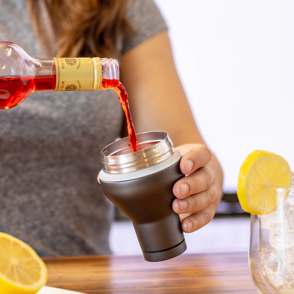 cocktail-shaker-lid-a6 Cocktail_Shaker_lifestyle_2_b714e13d-dd84-4844-956f-11cddc294041.png